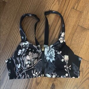 Victorias Secret Sport 32B front zip knockout sports bra